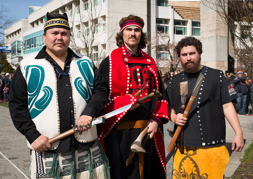 Pole carvers and assistants