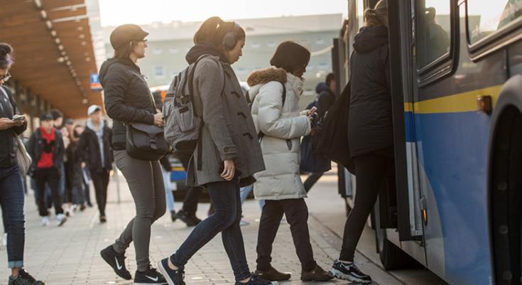 Students enter a bus at the UBC Bus Exchange
